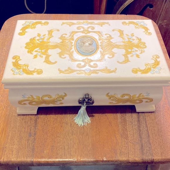 Avon Other - Vintage Avon Jewelry Box
